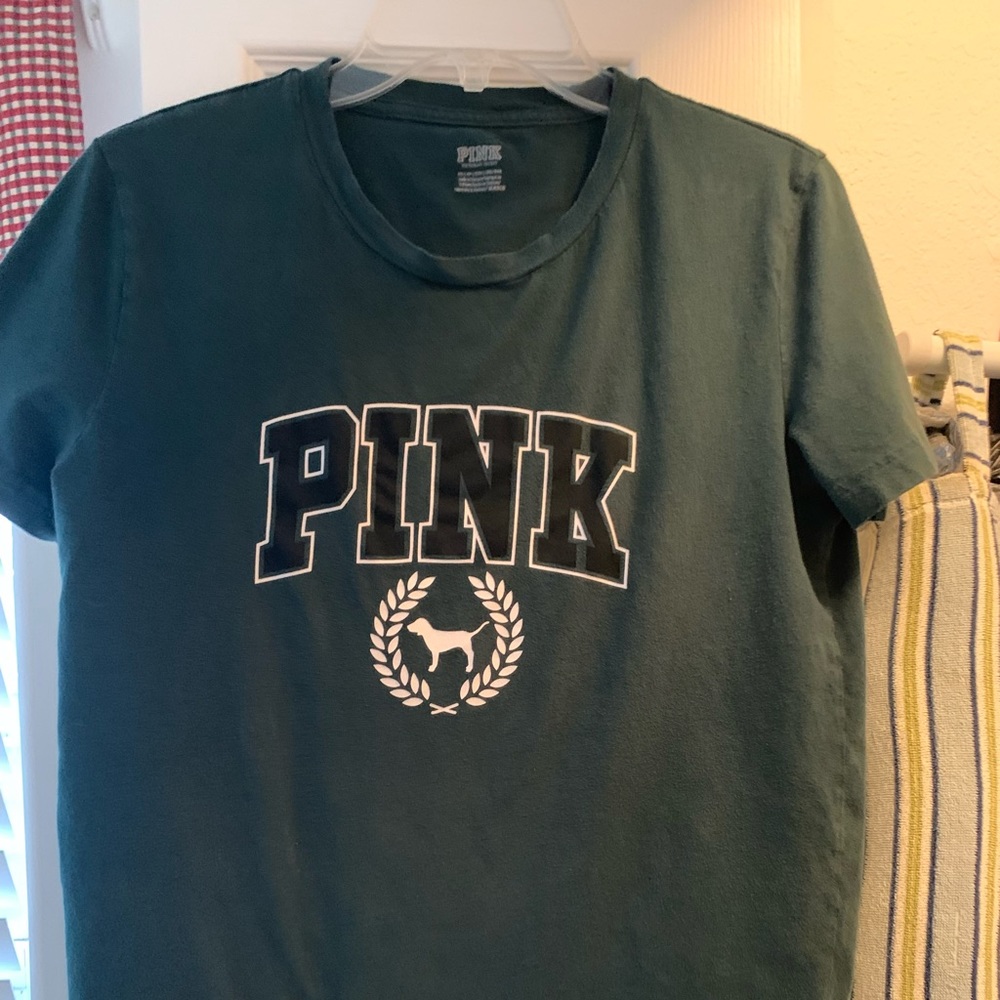 Pink VS T-shirt